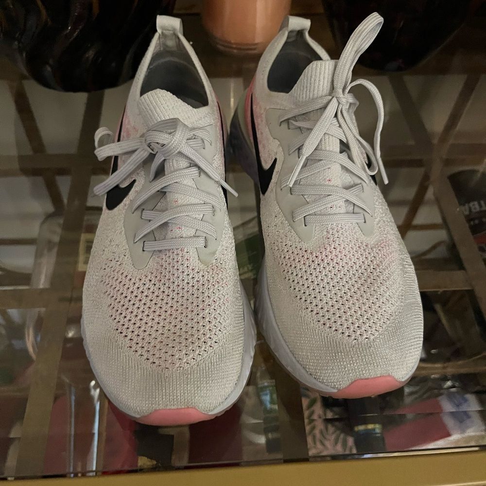 Nike Women's Gray and Pink Running Shoes Size 9.5 - Picture 2 of 5